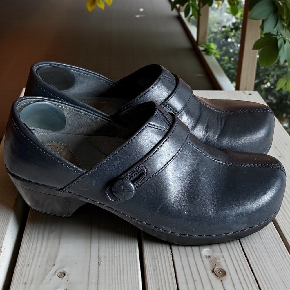Women's Black Leather Slip-On Clog Shoes